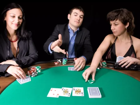 Lo Split Pot nel Poker: Quando e Perché Succede