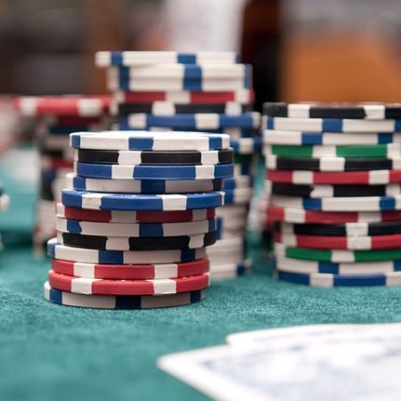 Poker Online vs. Poker Live: Qual è la Differenza?